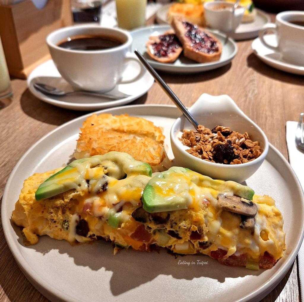 M One Cafe M One Deluxe Omelette