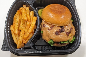 taipei restaurant mancave peanut burger 1