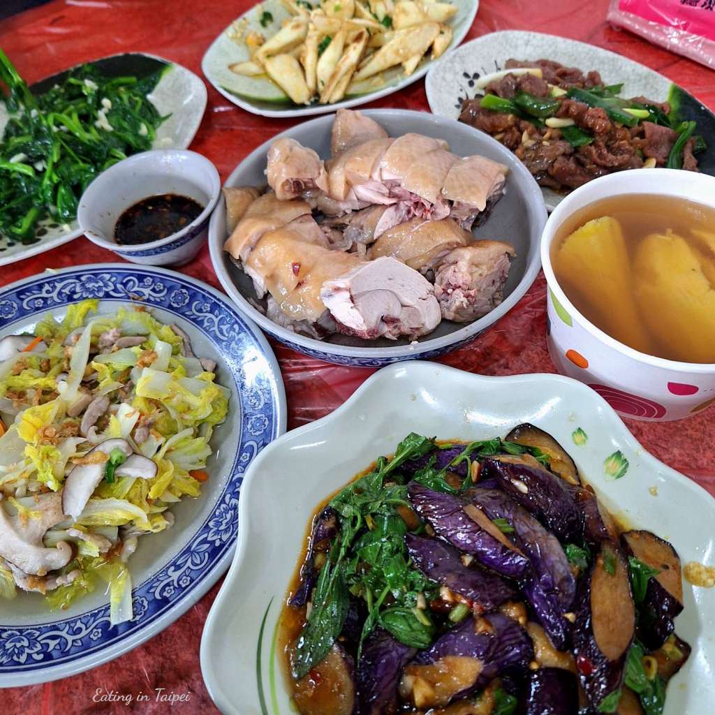 yangmingshan qingcaiyuan stir fry table spread